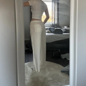 Linnebyxor  - Linnebyxor från zara. Nyckick. Endast testade. 