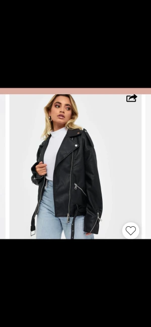 Skinnjacka - Skinnjacka från Nelly.com men ursprungliga märket är Missguided. Fint skick utan defekter. Skriv för fler bilder 