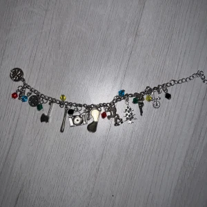 stranger things armband  - ⚠️tryck inte köp nu!!⚠️stranger things armband  :)) 💌frakt: spårbart: 54kr icke spårbart: 15kr 