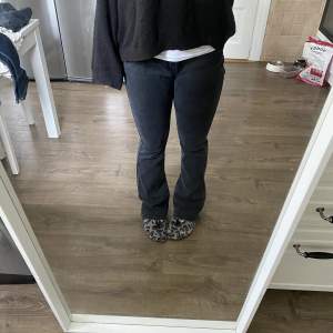 Superfina svarta midrise jeans