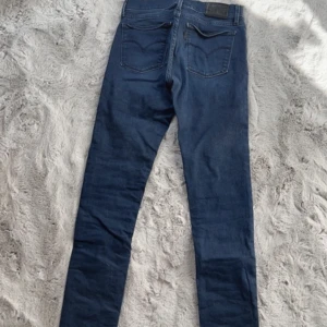 Levis jeans 26 - Snygga Levis jeans i stel 26