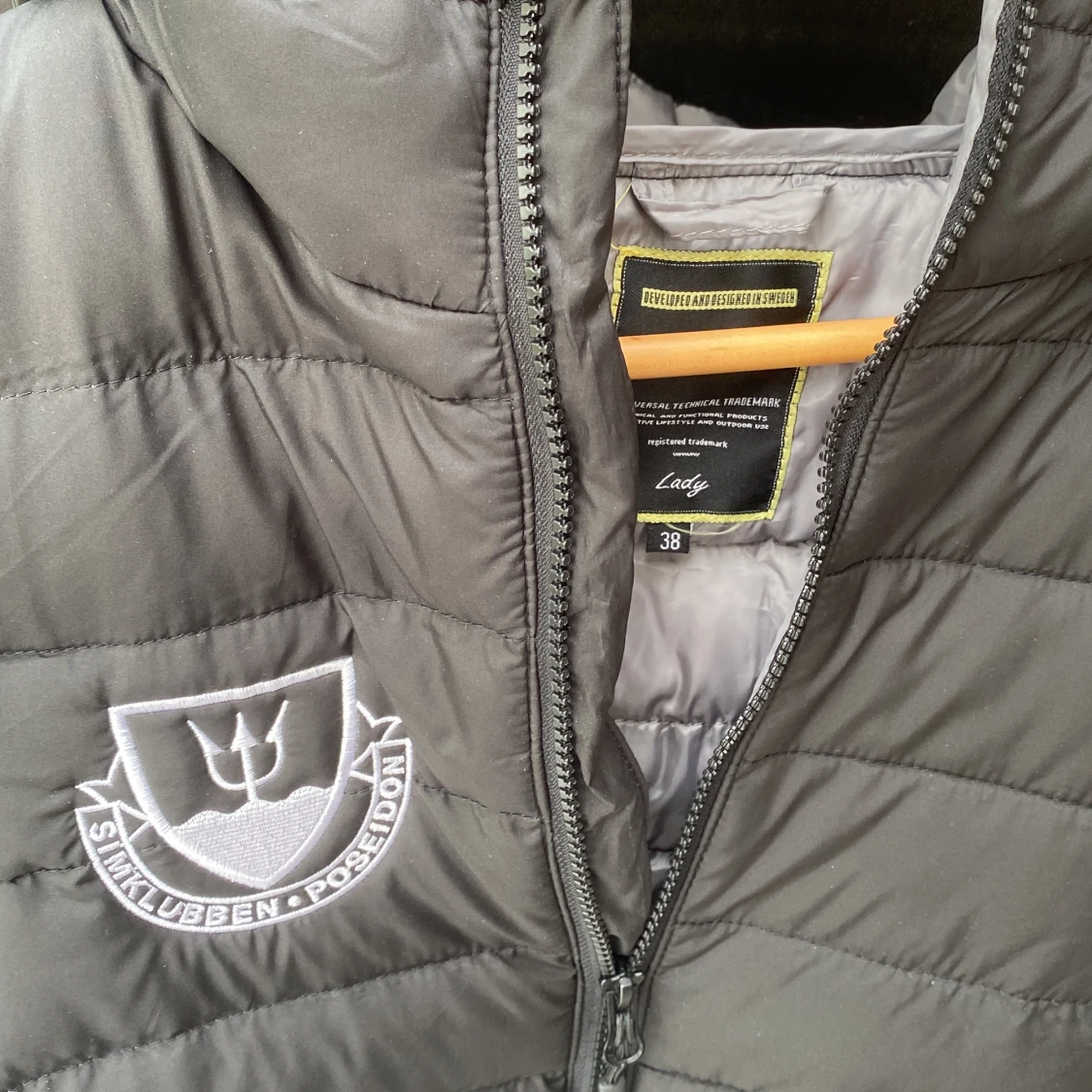 Jacka från Poseidon simklubben i Lund, storlek 38. - 90