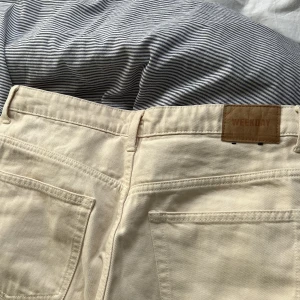 Beige weekday jeans - Fina raka jeans från weekday 30/32