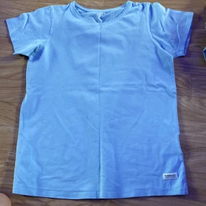 T-shirt blå 💙 - Super söt. 