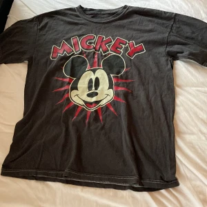 T shirt från Disney! - T shirt från Disney! Finns inget storlek, men den är oversized och passar då s/m ❤️ jättefin❤️