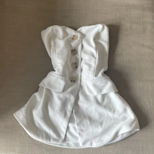 Topp  - Super söt top lite så korsett / kostym - aktigt. Passar S/M