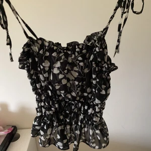 Top/linne - Jättesöt nelly top i meshmaterial som används en gång🤍