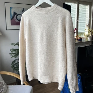 Stickad tröja - Mysig tröja i bra men använt skick’🤍