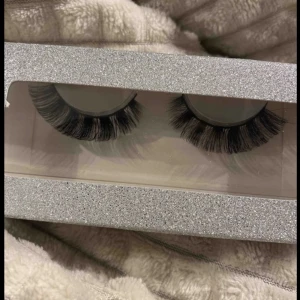 Fransar - Helt nya lösögonfransar som är jättefina för de ser ut som fransförlängning. Är helt nya. 1st för 50kr, 2st för 90kr. Köparen står för frakten ❤️