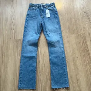 Helt nya jeans med slits från ginatricot!🫶🏼