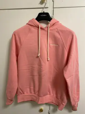 Sweatshirt som är rosa är använd lite. 