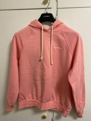 Sweatshirt  - Sweatshirt som är rosa är använd lite. 