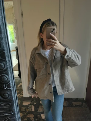 Zara kappa - Kappa från Zara i stl xs! Köp för längesen och i använt men ganska fint skick💘 se skick på sista bilden