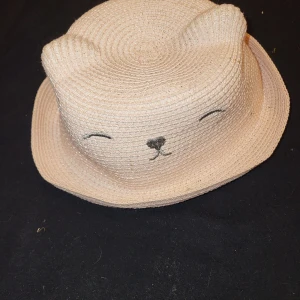 Hatt - En väldigt liten hatt anpassat för barn 