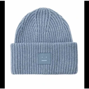 Acne mössa - Snygg blå acne mössa som passar till mycket💙 Säljs för 800💙Bra skick!