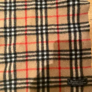 Burberry scarf, liten men skön. Cashmere 