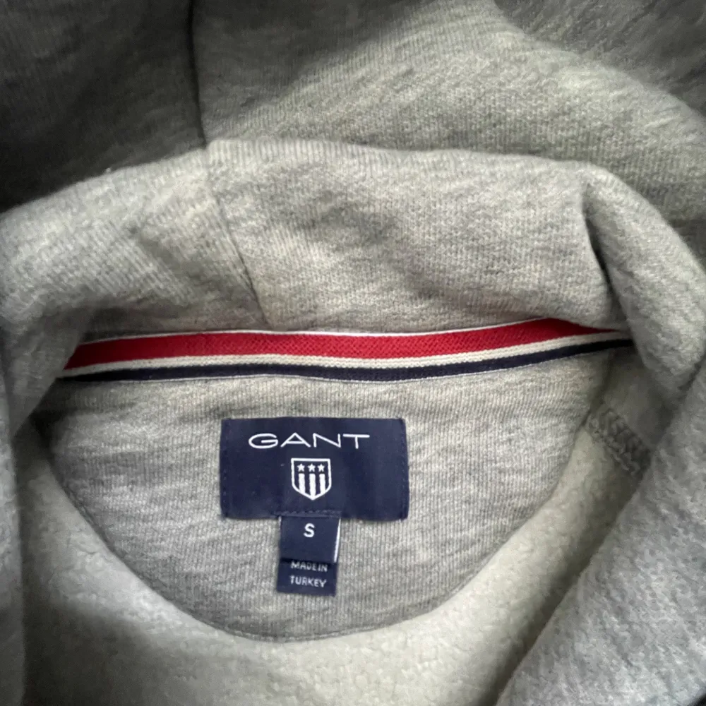 Gant hoodie i storlek S. Skulle även passa XS. Som ny, mjukt material och bra kvalitet. ❤️. Hoodies.