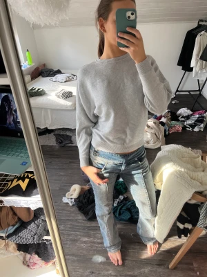 Tröja  - En stickad lång ärmar tröja som aldrig använts 