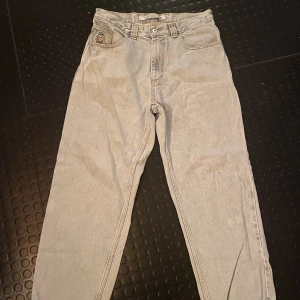 Polar 93 Denim 30/30 (gamla modellen) - Köpta 2021 någon gång, använda. Finns flaw bak på hälen men inget som man tänker på när man använder dom. Strl 30/30 