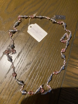 Halsband  - Längre halsband med rosa pärlor 