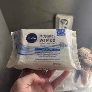 Säljer dessa sminkborttagnings servetter/rengörings servetter från nivea då dem inte kommer till användning pga annat köp. Oöppnad förpackning!