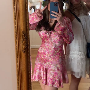 Klänning Zara - Superfin klänning från Zara, endast använd en gång💖nyskick!!