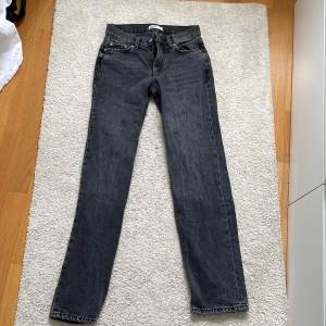 Perfect jeans från Gina i storlek 32. Nästan oanvända och säljs pga för liten storlek 