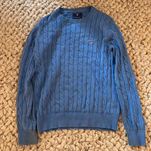 Gant tröja  - Tja, säljer min gant kabbelstickad tröja i storlek XS Tyvär inget kvitto men såklart äkta  Hör av dig vid frågor eller mer bidler