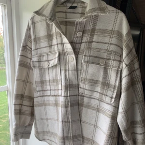 Skön jacka - Jacka från gina som aldrig kommit till användning så i super skick!