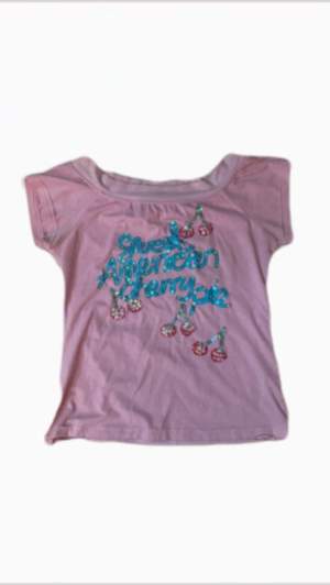 Jättefin rosa T-shirt med text gjort av paljetter där det står ”sweet american pie” köpte secondhand denna sommaren💞
