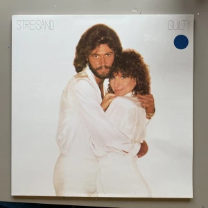 Vinylskiva - Säljer denna skiva, ”Guilty” med Barbara Streisand och Barry Gibb. Skivan är i bra skick