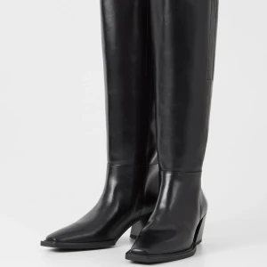 Vagabond ALINA stövlar  - Intressekoll på mina Vagabond stövlar i mycket fint skick, använda ett fåtal gånger! 