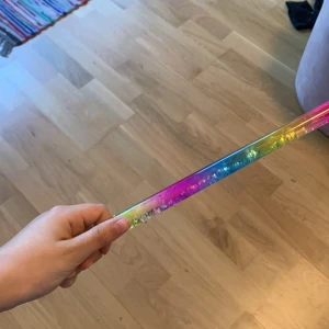 Säljer gamla saker : glitter stav - Conditionen är väldigt bra inga hål, läcker inte barn kommer att älska det jag vet att jag gjorde det