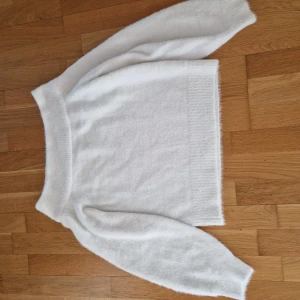 Vit hm tröja  - Jätte fin och trendig hm tröja 