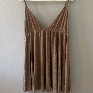 Klänning - Brun klänning från pull and beer i sotlek S.