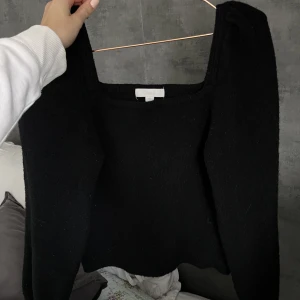 Stickad tröja  - Stickad tröja från H&M. Storlek S. Fint skick! 