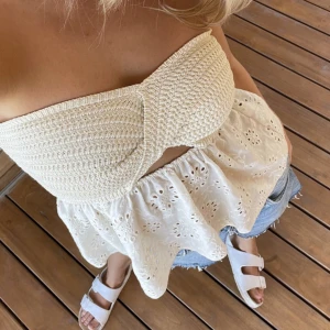 Zara topp - Säljer min slutsålda topp från zara💗använde fåtal gånger men har ingen användning av längre🌸stl S 