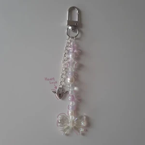 Purple bow lock keychain!  - Dm för att köpa eller klicka på köp nu knappen! 