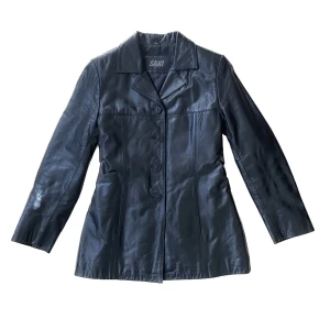 Skinnjacka - Jättefin vintage skinnkappa. Strl 38 men liten i storleken så sitter mer som 36. 