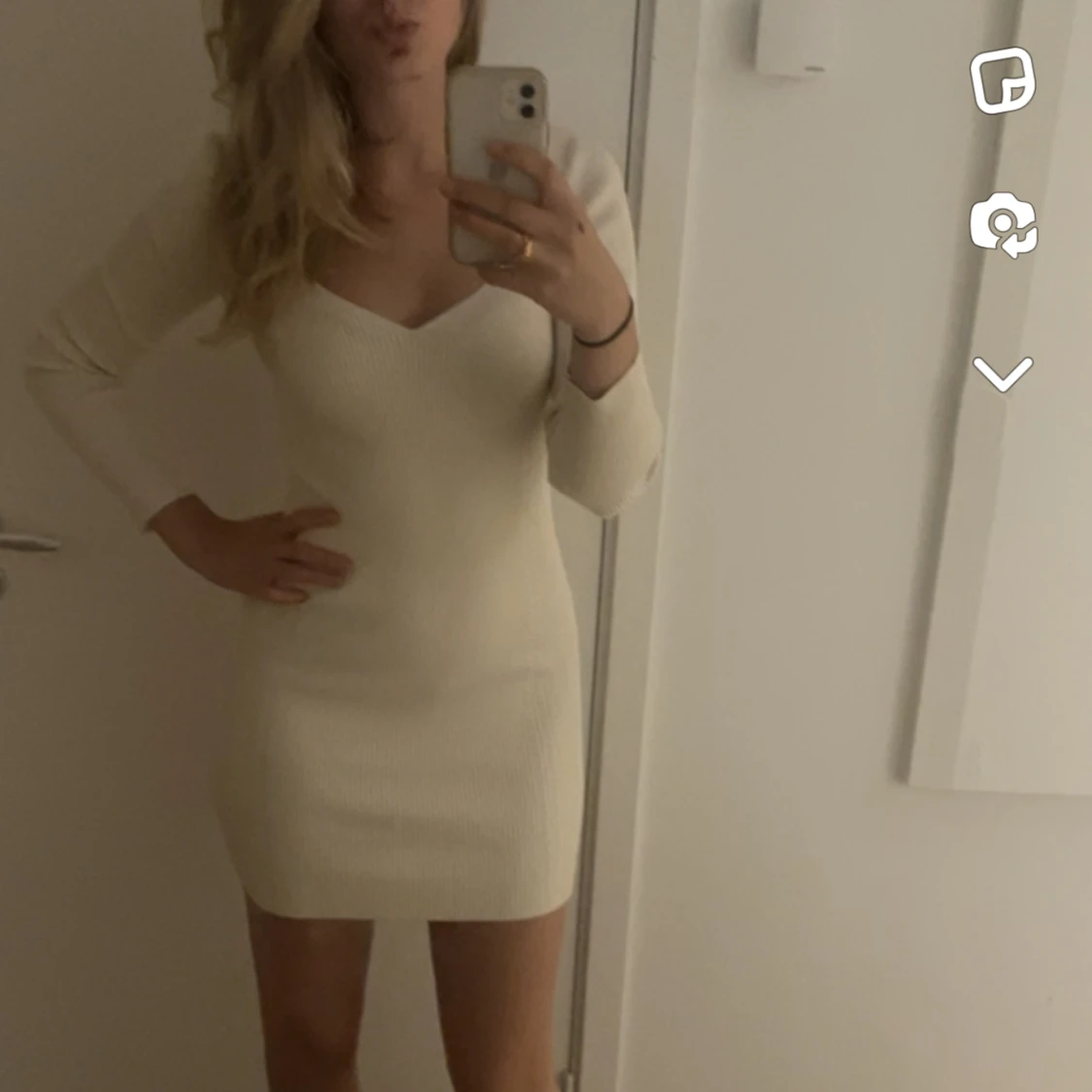 Beige/vit  klänning från chiquelle 