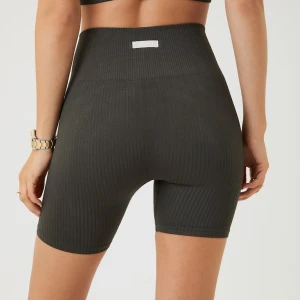 Björn Borg - Säljer Björn Borgs "Sthlm Seamless Rib Shorts" i storlek S-M. Helt oanvända. Köpte massor olika storlekar osv för att kunna testa. Tiden för skicka tillbaka är slut. I färgen peat (mörkgrön/militärgrön). Nypris 399kr säljer för 250kr❤️Skriv för egna bilder