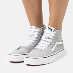 Vans Höga sneakers  - Bra skick, Aldrig använt. Vid intresse får du mer info och bilder 🫶🏼