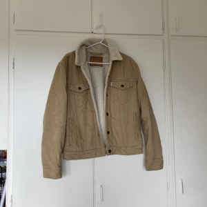 Vinterjacka - Köpt här på plick och har kommit lite till användning.