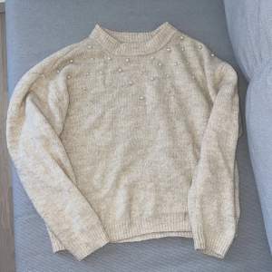 Fin tröja från h&m använd några gånger, köpt på barn sidan men funkar även som en XS. Köpare står för frakt.