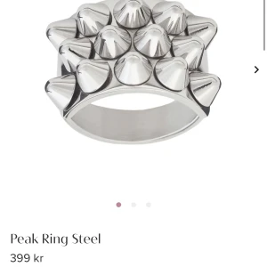 Edbladring  - Säljer min fina edbladring då jag har köpt en ny i en annan storlek. Den är bara någon månad gammal och i nyskick. Påsen man får med när man köper finns kvar och även plasten de rullar in ringen i 💞