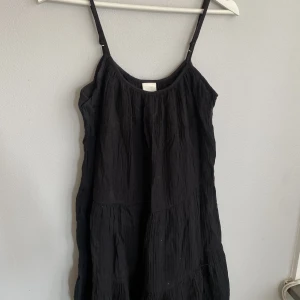 Miniklänning  - Klänning från h&m använd 2 gånger 