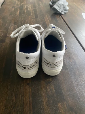 Jacob Cohën skor - Jacob Cohën skor använda 1-2 gånger, väldigt bra skick och är helt slutsålda köpta för 4000kr på miinto. Har allt og inklusive kvitto.