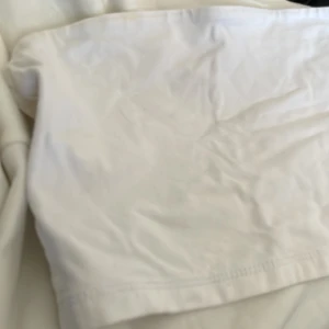 Bandoutopp  - Vanlig vit bandoutopp från Gina tricot stl S