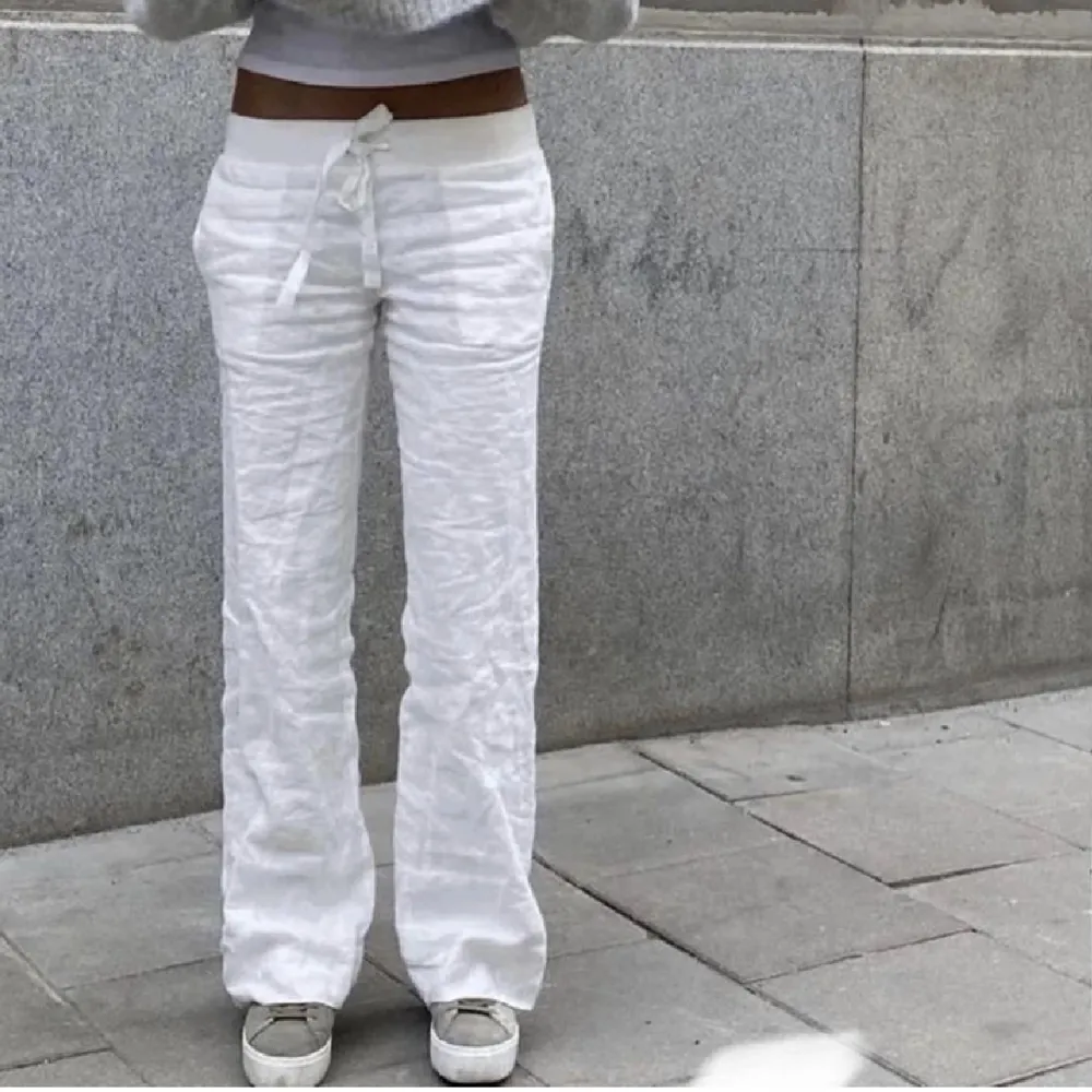Linnebyxor från Alobha labels tidigare utsläpp, storlek S. Har använt men de är fof i fint skick o de är perfekta till sommaren💗💗💗. Jeans & Byxor.
