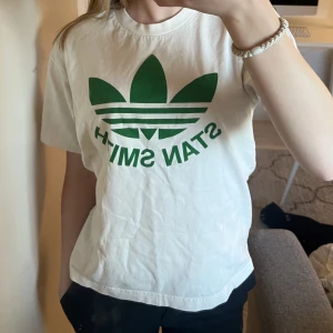 Stan Smith tröja - Stan Smith tröja💚Storlek Xxs, men passar mig som bär xs-s! Skriv om ni har frågor.
